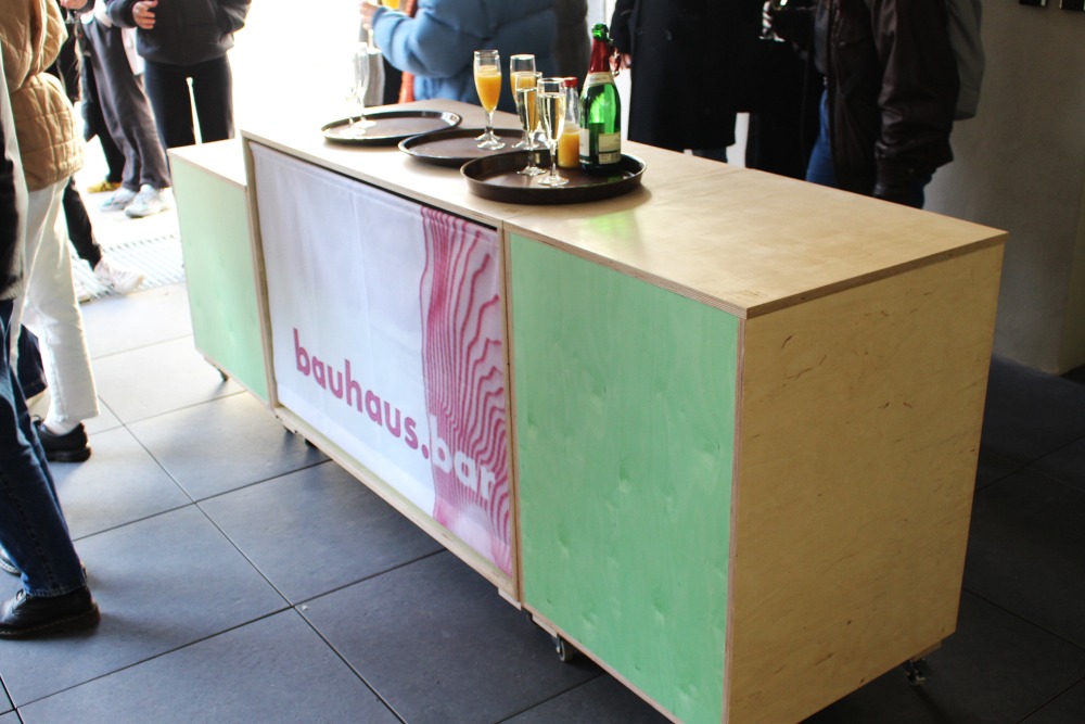 Mobile Bar mit wechselbarem Banner für Veranstaltungen
